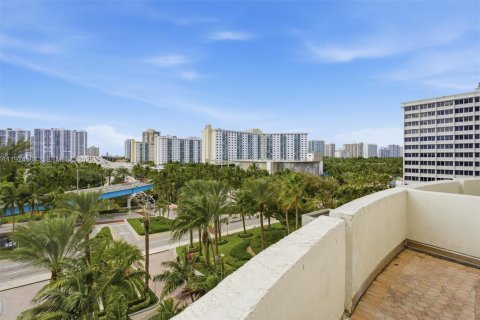 Condo in Sunny Isles Beach, Florida, 3 bedrooms  № 1983976 - photo 22