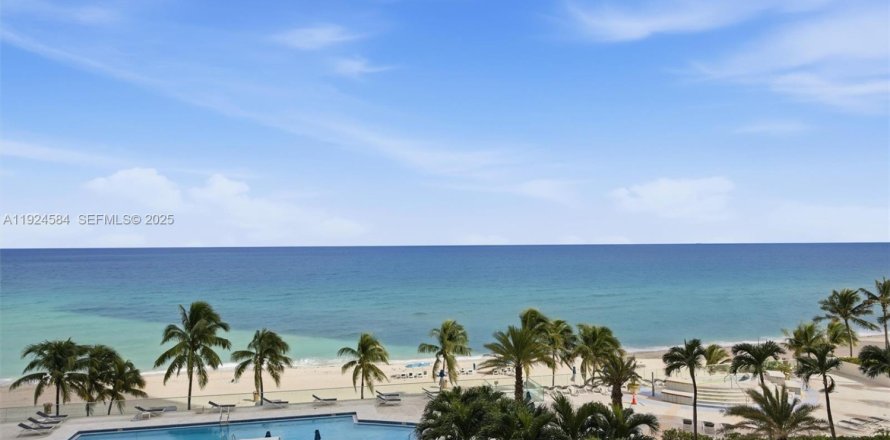 Condo in Sunny Isles Beach, Florida, 3 bedrooms  № 1983976