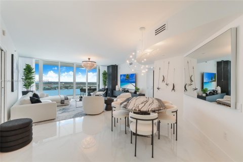 Condominio en alquiler en Miami Beach, Florida, 3 dormitorios, 200.48 m2 № 2081879 - foto 6