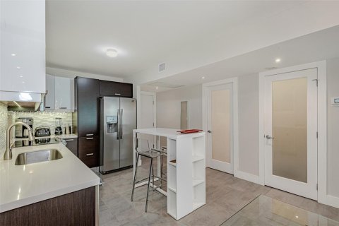 Condominio en alquiler en Miami Beach, Florida, 61.32 m2 № 1948368 - foto 20