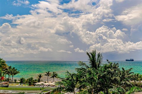 Condominio en alquiler en Miami Beach, Florida, 61.32 m2 № 1948368 - foto 26