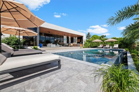 Снять в аренду виллу или дом в Халландейл-Бич, Флорида 4 спальни, 413.69м2, № 1953911 - фото 24