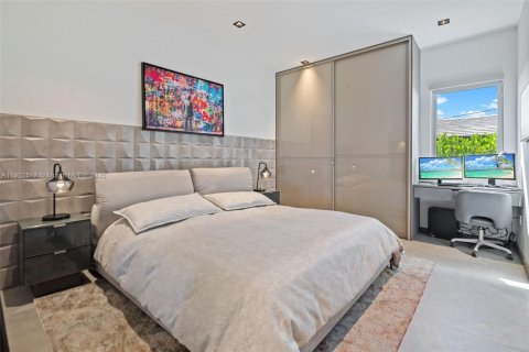 Снять в аренду виллу или дом в Халландейл-Бич, Флорида 4 спальни, 413.69м2, № 1953911 - фото 13