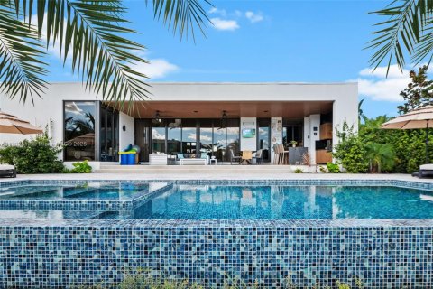 Снять в аренду виллу или дом в Халландейл-Бич, Флорида 4 спальни, 413.69м2, № 1953911 - фото 26