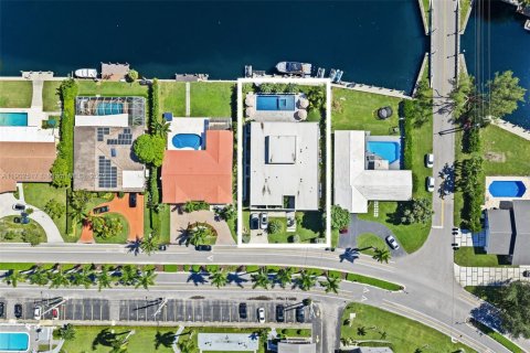 Снять в аренду виллу или дом в Халландейл-Бич, Флорида 4 спальни, 413.69м2, № 1953911 - фото 4