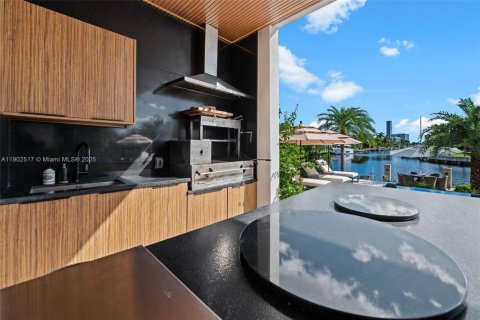 Снять в аренду виллу или дом в Халландейл-Бич, Флорида 4 спальни, 413.69м2, № 1953911 - фото 22