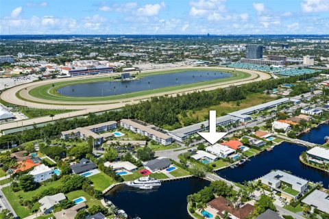 Снять в аренду виллу или дом в Халландейл-Бич, Флорида 4 спальни, 413.69м2, № 1953911 - фото 6