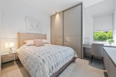 Снять в аренду виллу или дом в Халландейл-Бич, Флорида 4 спальни, 413.69м2, № 1953911 - фото 16