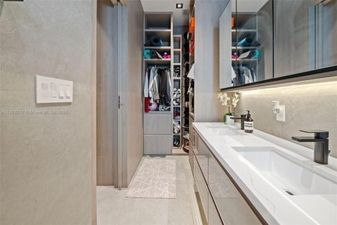 Снять в аренду виллу или дом в Халландейл-Бич, Флорида 4 спальни, 413.69м2, № 1953911 - фото 15