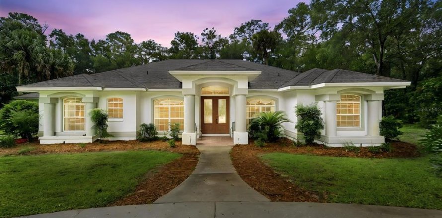 House in DeLand, Florida 4 bedrooms, 252.04 sq.m. № 2339729