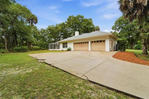 House in DeLand, Florida 4 bedrooms, 252.04 sq.m. № 2339729 - photo 3