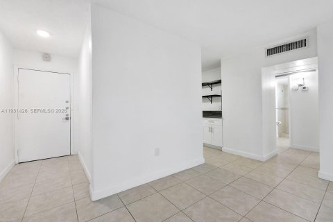 Condominio en venta en Miami, Florida, 2 dormitorios, 83.61 m2 № 2000672 - foto 18