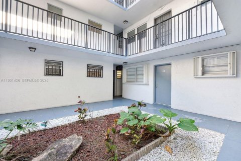 Condominio en venta en Miami, Florida, 2 dormitorios, 83.61 m2 № 2000672 - foto 23