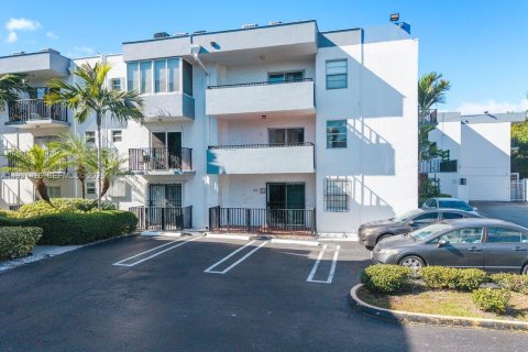 Condominio en Miami, Florida, 2 dormitorios  № 2000672