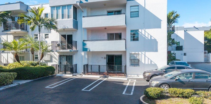 Condominio en Miami, Florida, 2 dormitorios  № 2000672