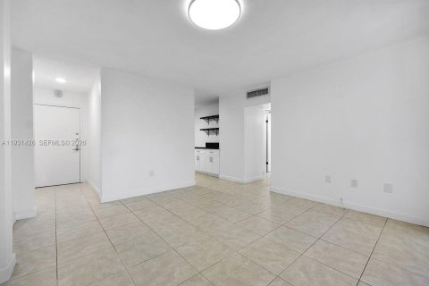 Condominio en venta en Miami, Florida, 2 dormitorios, 83.61 m2 № 2000672 - foto 19