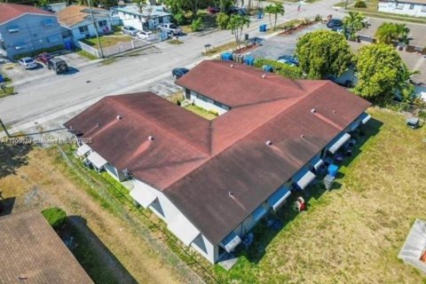 Commercial property in West Park, Florida № 1965435 - photo 2