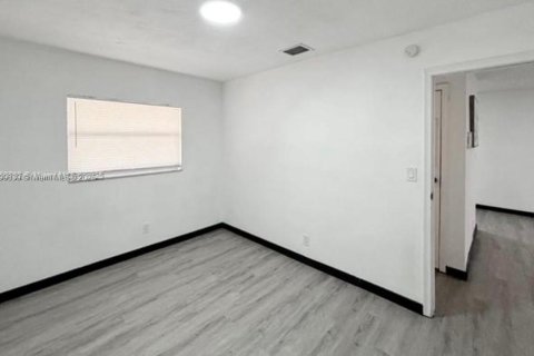 Commercial property in West Park, Florida № 1965435 - photo 7