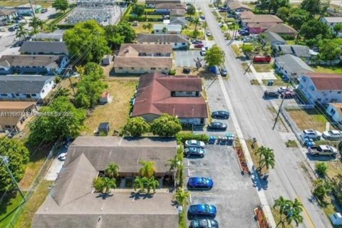 Commercial property in West Park, Florida № 1965435 - photo 10