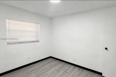 Commercial property in West Park, Florida № 1965435 - photo 8