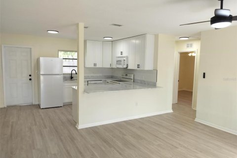 House in New Port Richey, Florida 2 bedrooms, 71.35 sq.m. № 1643244 - photo 2