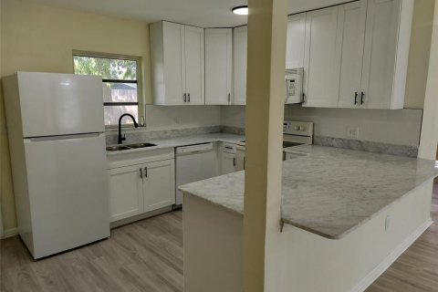 House in New Port Richey, Florida 2 bedrooms, 71.35 sq.m. № 1643244 - photo 4