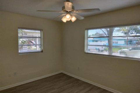 House in New Port Richey, Florida 2 bedrooms, 71.35 sq.m. № 1643244 - photo 8