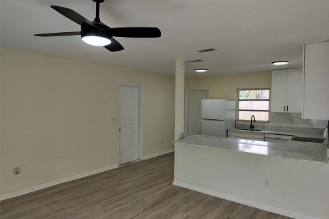 House in New Port Richey, Florida 2 bedrooms, 71.35 sq.m. № 1643244 - photo 3