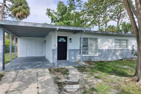 House in New Port Richey, Florida 2 bedrooms, 71.35 sq.m. № 1643244 - photo 1