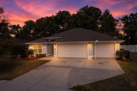 House in Ocala, Florida 3 bedrooms, 164.25 sq.m. № 2234784