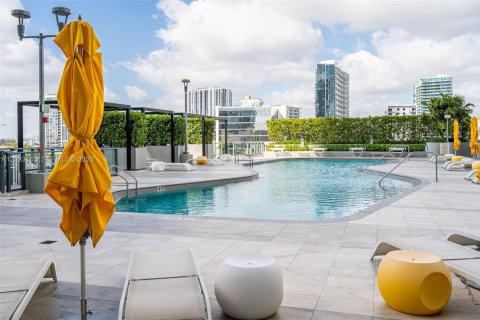Condominio en alquiler en Miami, Florida, 3 dormitorios, 103.12 m2 № 2078794 - foto 13