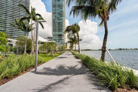 Condominio en alquiler en Miami, Florida, 3 dormitorios, 103.12 m2 № 2078794 - foto 14