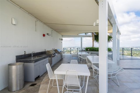 Condominio en alquiler en Miami, Florida, 3 dormitorios, 103.12 m2 № 2078794 - foto 25