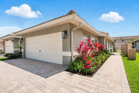 House in Delray Beach, Florida 2 bedrooms, 135.45 sq.m. № 2068773 - photo 2