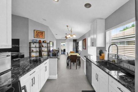 House in Delray Beach, Florida 2 bedrooms, 135.45 sq.m. № 2068773 - photo 9