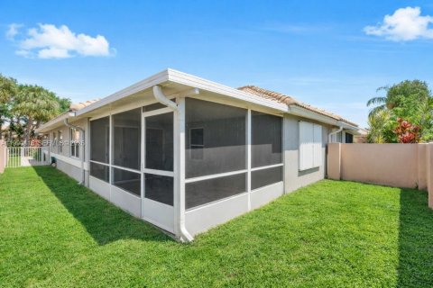 House in Delray Beach, Florida 2 bedrooms, 135.45 sq.m. № 2068773 - photo 15