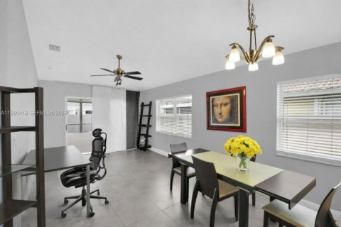 House in Delray Beach, Florida 2 bedrooms, 135.45 sq.m. № 2068773 - photo 8