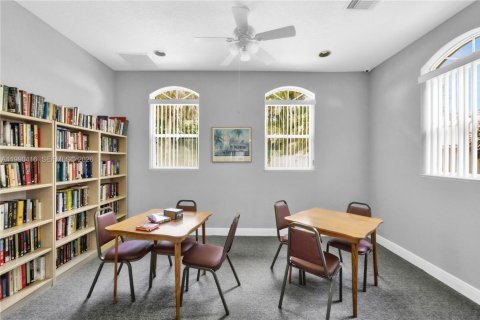 House in Delray Beach, Florida 2 bedrooms, 135.45 sq.m. № 2068773 - photo 19