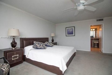 Condo in Hallandale Beach, Florida, 2 bedrooms  № 1959618 - photo 21