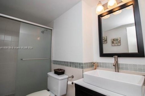 Condo in Hallandale Beach, Florida, 2 bedrooms  № 1959618 - photo 28