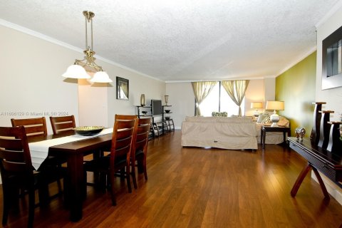 Condo in Hallandale Beach, Florida, 2 bedrooms  № 1959618 - photo 5