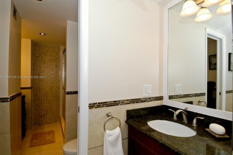Condo in Hallandale Beach, Florida, 2 bedrooms  № 1959618 - photo 23