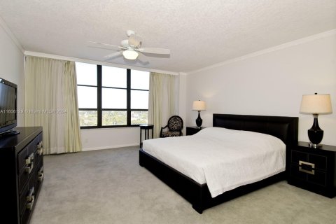 Condo in Hallandale Beach, Florida, 2 bedrooms  № 1959618 - photo 22