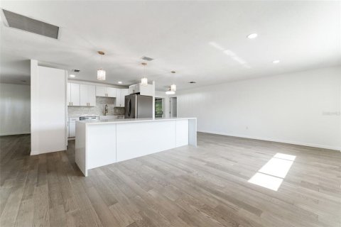 Villa ou maison à vendre à Port Charlotte, Floride: 3 chambres, 203.08 m2 № 2144081 - photo 8