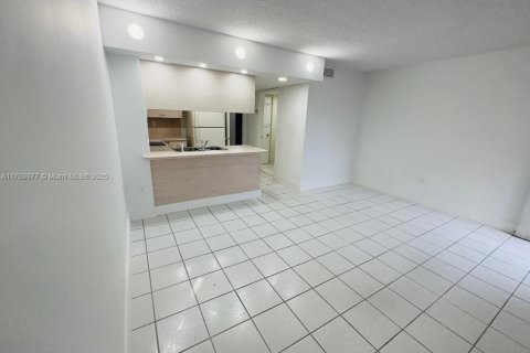 Condo in Hialeah, Florida, 1 bedroom  № 1705158 - photo 2