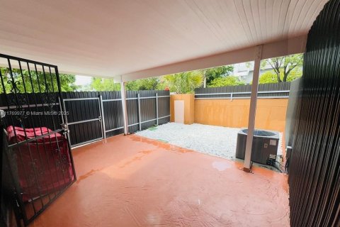 Condo in Hialeah, Florida, 1 bedroom  № 1705158 - photo 7