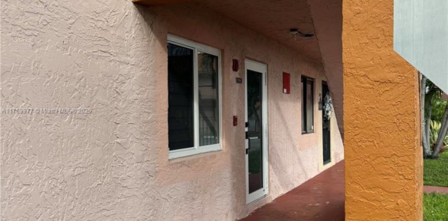 Condo in Hialeah, Florida, 1 bedroom  № 1705158
