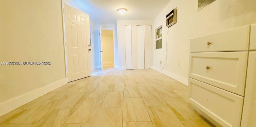 Apartment in Miami, Florida 1 bedroom, 51.1 sq.m. № 1994551