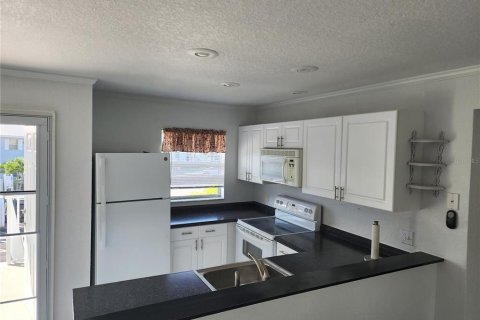 Condo in Punta Gorda, Florida, 2 bedrooms  № 2204715 - photo 5