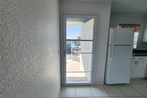 Condo in Punta Gorda, Florida, 2 bedrooms  № 2204715 - photo 3